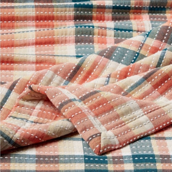 NWT Full/Queen Spring Matelasse Blanket
Plaid - Threshold - Picture 3 of 4